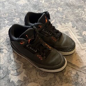 Grade School 3.5Y Nike Air Jordan 3 Retro Fear Sneakers Black Orange Grey - GUC